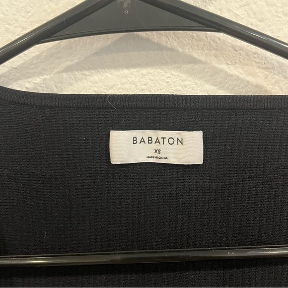 Aritzia Babaton black ribbed cropped xxsmall top figure hugging - Picture 2 of 7